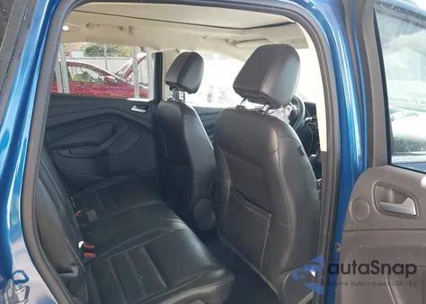 2017 Ford Escape Titanium z USA, uszkodzony, nr VIN 1FMCU9JDXHUB57915